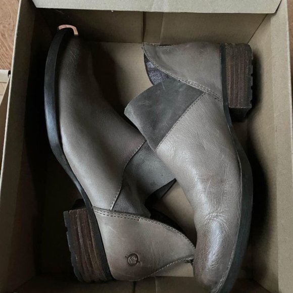 7.5 Leather Booties - MINT CONDITION - Picture 2 of 7